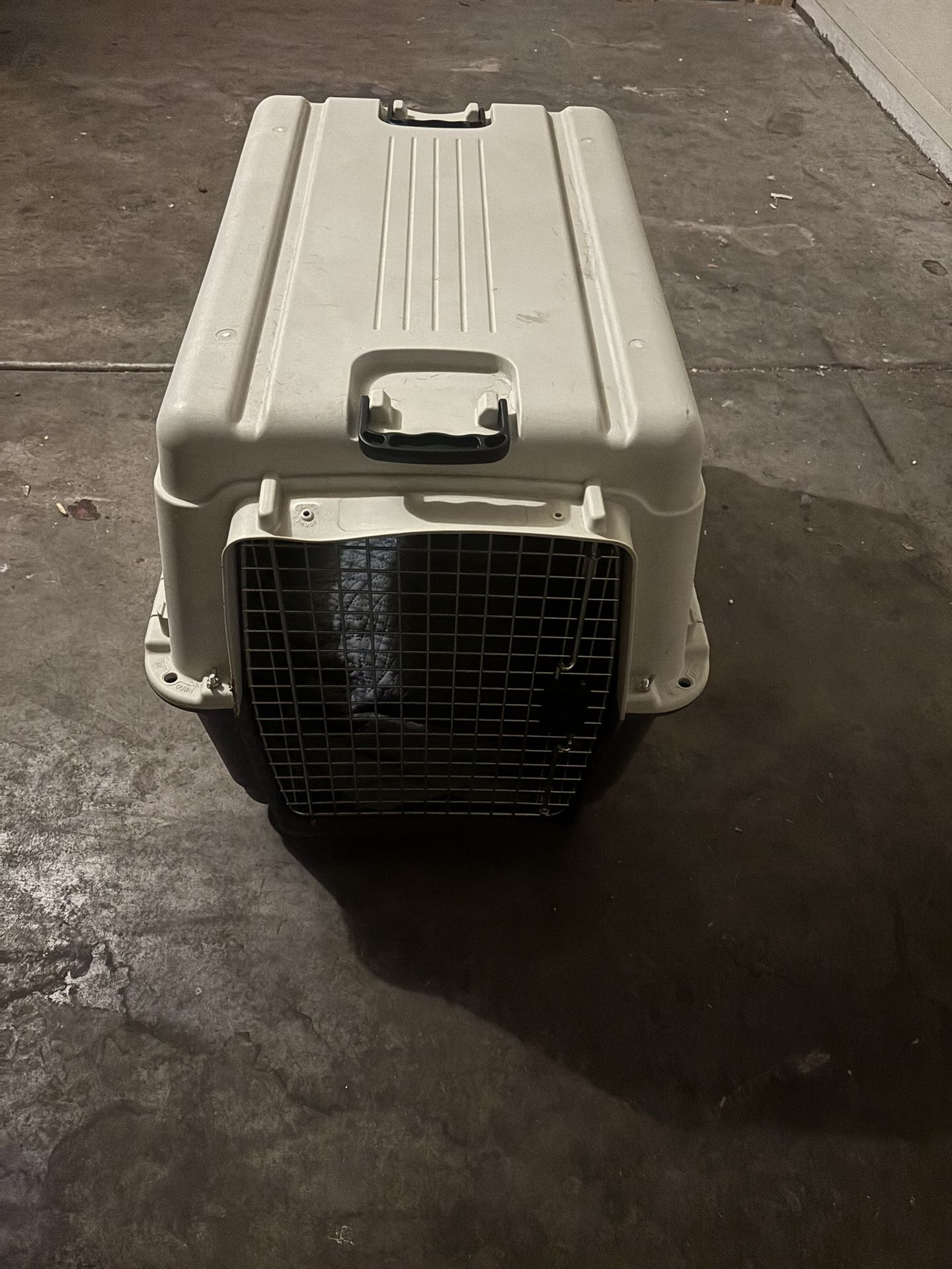 Large dog kennel On Wheels