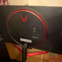 32 inch LG UltraGear Curved Gaming Monitor – High Performance, Clean Setup