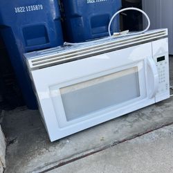 Working And Clean Microwave 