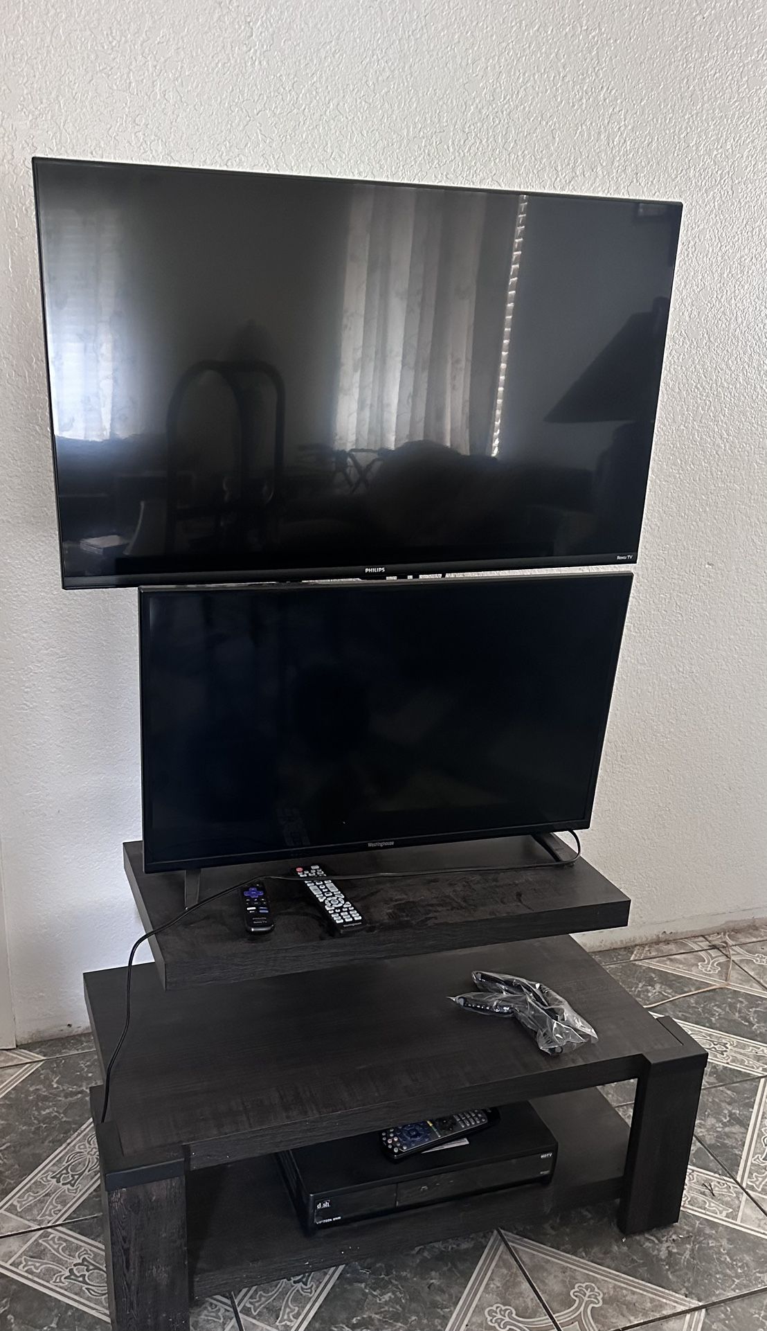 40 Inch Phillips Roku Tv And Westinghouse 32 Inch Tv Plus Tv Stand $150 Takes All