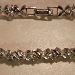 Tennis bracelet