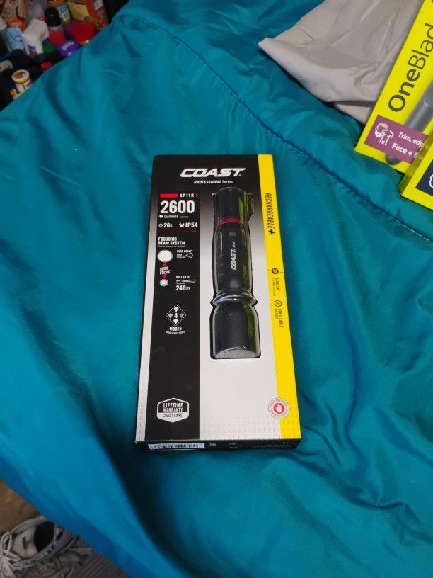 Coast 2600 Lumen Rechargeable Flashlight Brand New