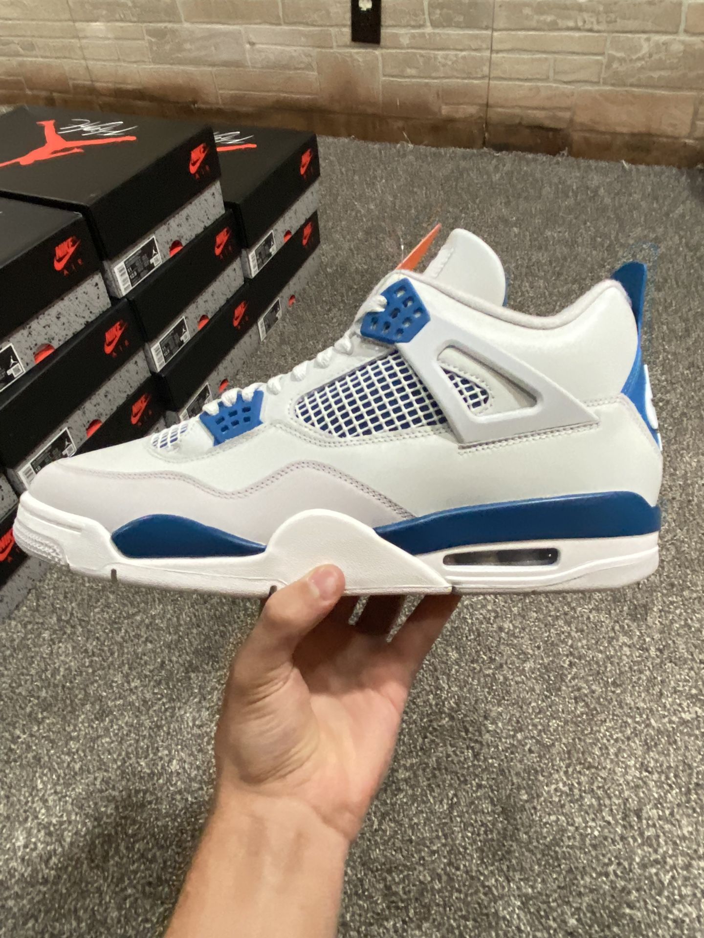 Jordan 4 “Industrial Blue” Size 9.5