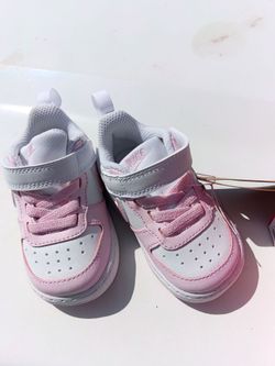 Nike Toddler Sneakers Pink and White