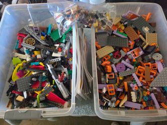 Big Lot of Legos miscellaneous bricks, pieces and people
