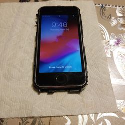 IPHONE  5 APPLE  WITH CHARGER INCLUDED 