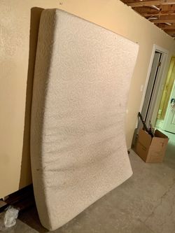 Seriously Comfortable memory foam mattress I believe it’s a queen it’s just the cover needs to be washed $50