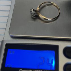 14k gold diamond  flower style ring size 7