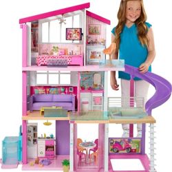 HUGE BARBIE DREAM Mansion w Extra Accessories And Dolls! Full Of Fun And Imagination. Looking For A Lovely Home. 