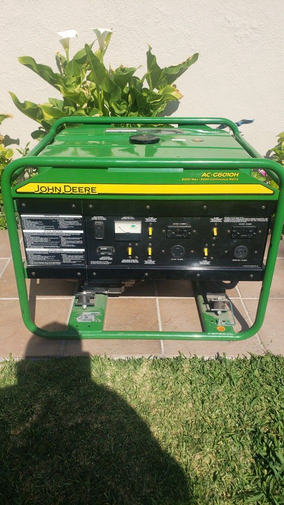 John Deere Honda 6,000 Watt Large Frame Generator