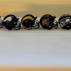 32 Mini Football teams helmets