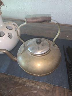 Medium copper kettle