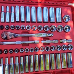 new Milwaukee 3/8" Drive 56pc Ratchet & Socket Set with FOUR FLAT™ SIDES - SAE & Metric
