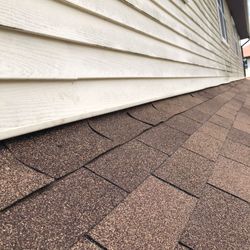 Intalador Shingles  Roofing 