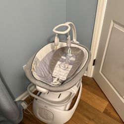 Graco - Sense2Soothe Swing with Cry Detection Technology