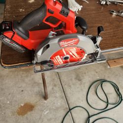 Milwaukee 7 1/4 LEFT HANDED Cordless Skilsaw 