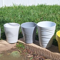 Ceramic Pots Medium ($1 a piece)