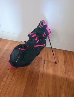 Like New SUN MOUNTAIN Stand/Carry Golf Bag