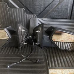 2014-2018 GMC SIERRA CHEVY Chevy SILVERADO LEFT AND RIGHT MIRROR OEM