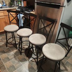(4) Great Condition Chairs
