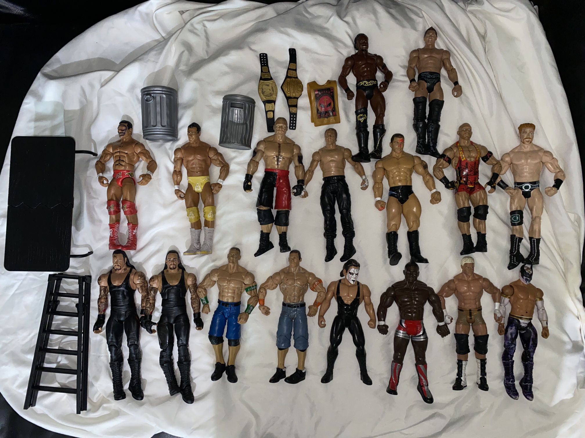 17 2010 WWE ACTION FIGURES VERY RARE!