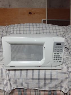 Goldstar 1 cubic foot counter top microwave