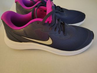 Nike Youth Size 4 - New
