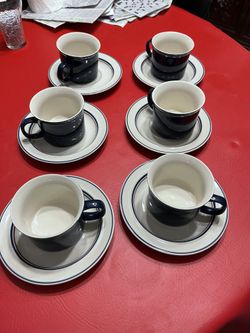 Coffee/tea Cups and Saucers