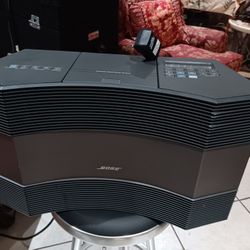 BOSE  MODEL CD-3000 WAVE MUSIC SYSTEM  RADIO AM/FM  CD PLAYER  COLOR GREY. PERFECT CONDITION.  EN BUENA CONDICION....SUENA BIEN DURO
