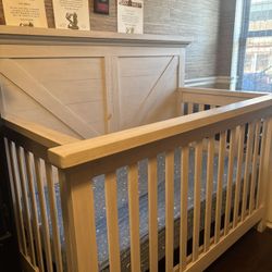 Baby Crib (farmhouse white)