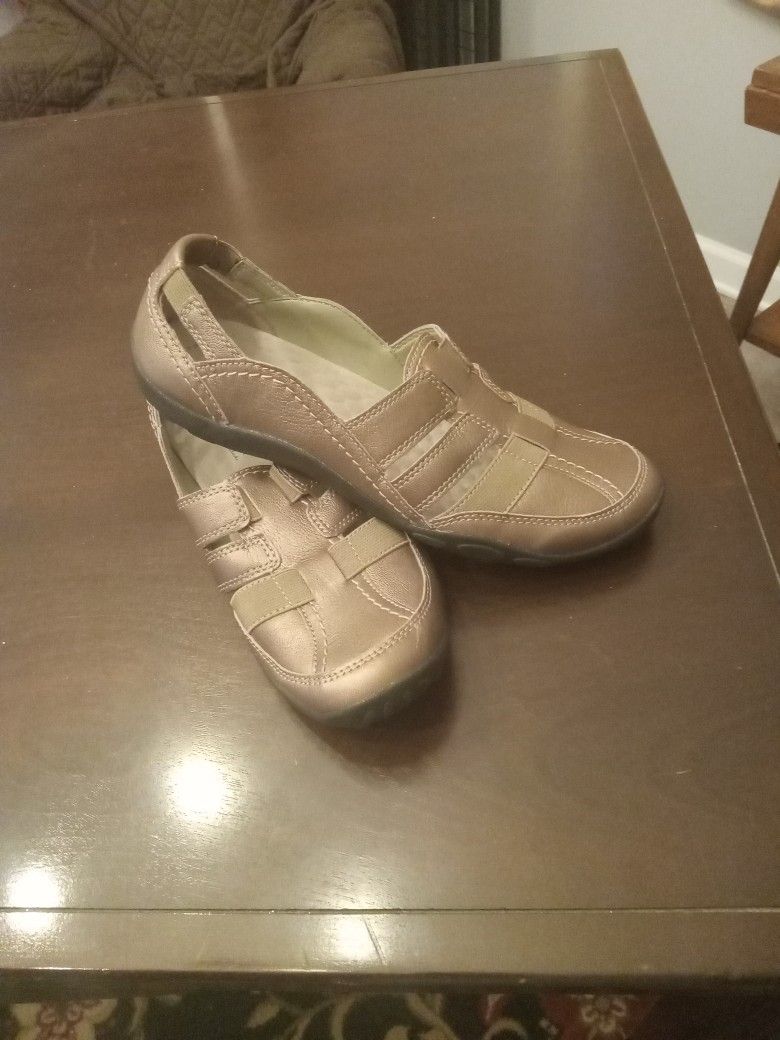 New Ultimate Comfort By Clark's Women Shoes Sixe 9.5