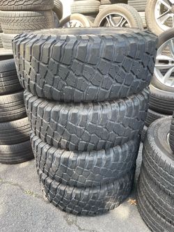 35x12.50R17LT mastercraft 35x12.50/17 LT set of matching 4 tires in great condition 400$ for 4 tires plus tax . Mount available but not included.  Whe