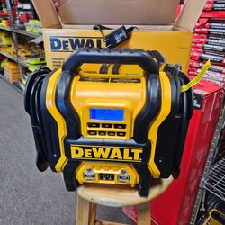 DEWALT JUMPSTARTER/DIGITAL INFLATOR/POWER INVERTER