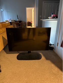 32in Insignia TV with rotating stand