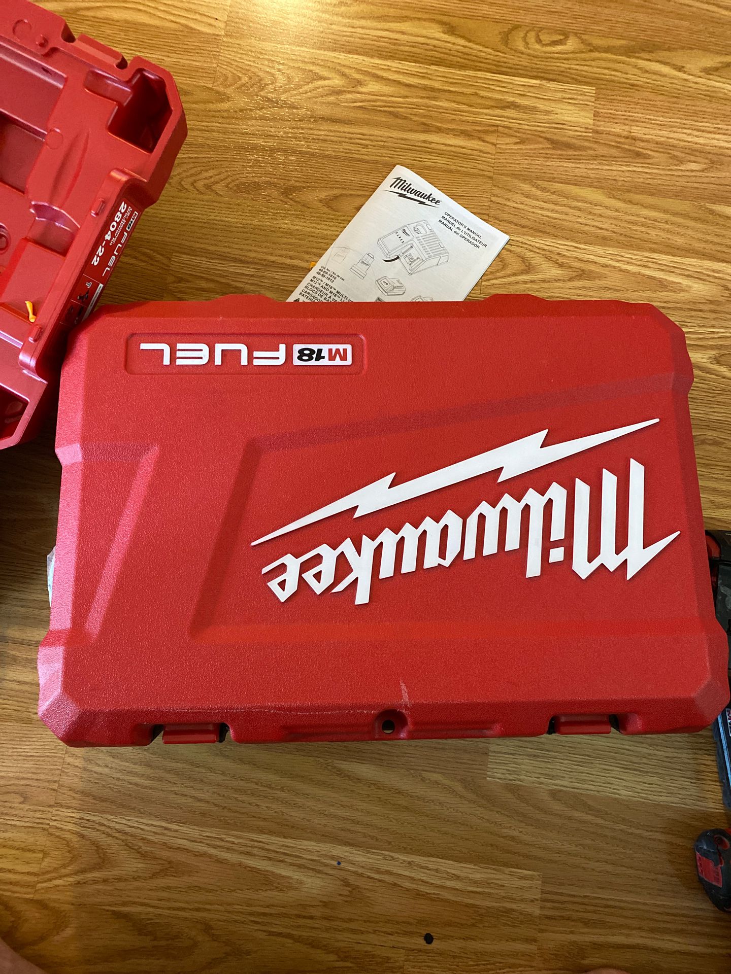Milwaukee tool box no drills or batteries