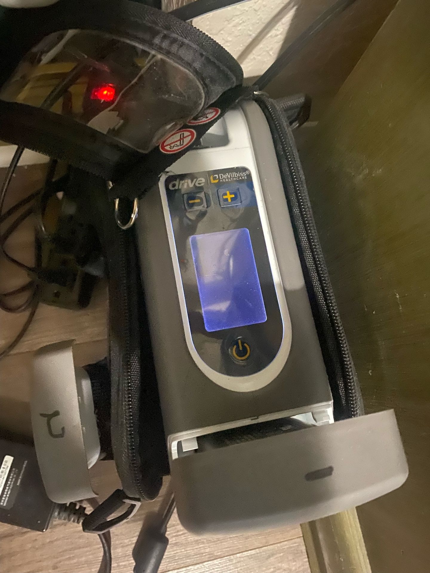 Oxygen breathing machine with two batteries