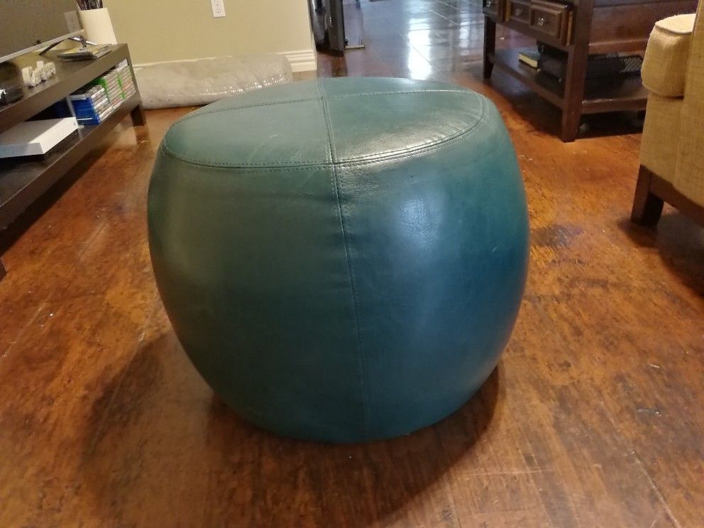 Pier 1 Imports Ottoman in Excellent Condition