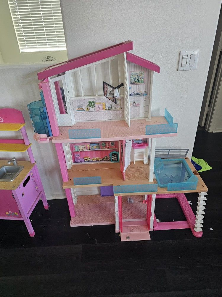 Doll House 