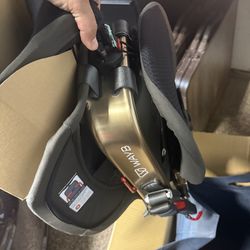 New Wayb Pico Portable Car Seat - Color Earth