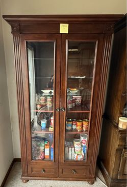 Cabinet / Pantry