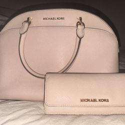 Micheal Kors Purse/wallet