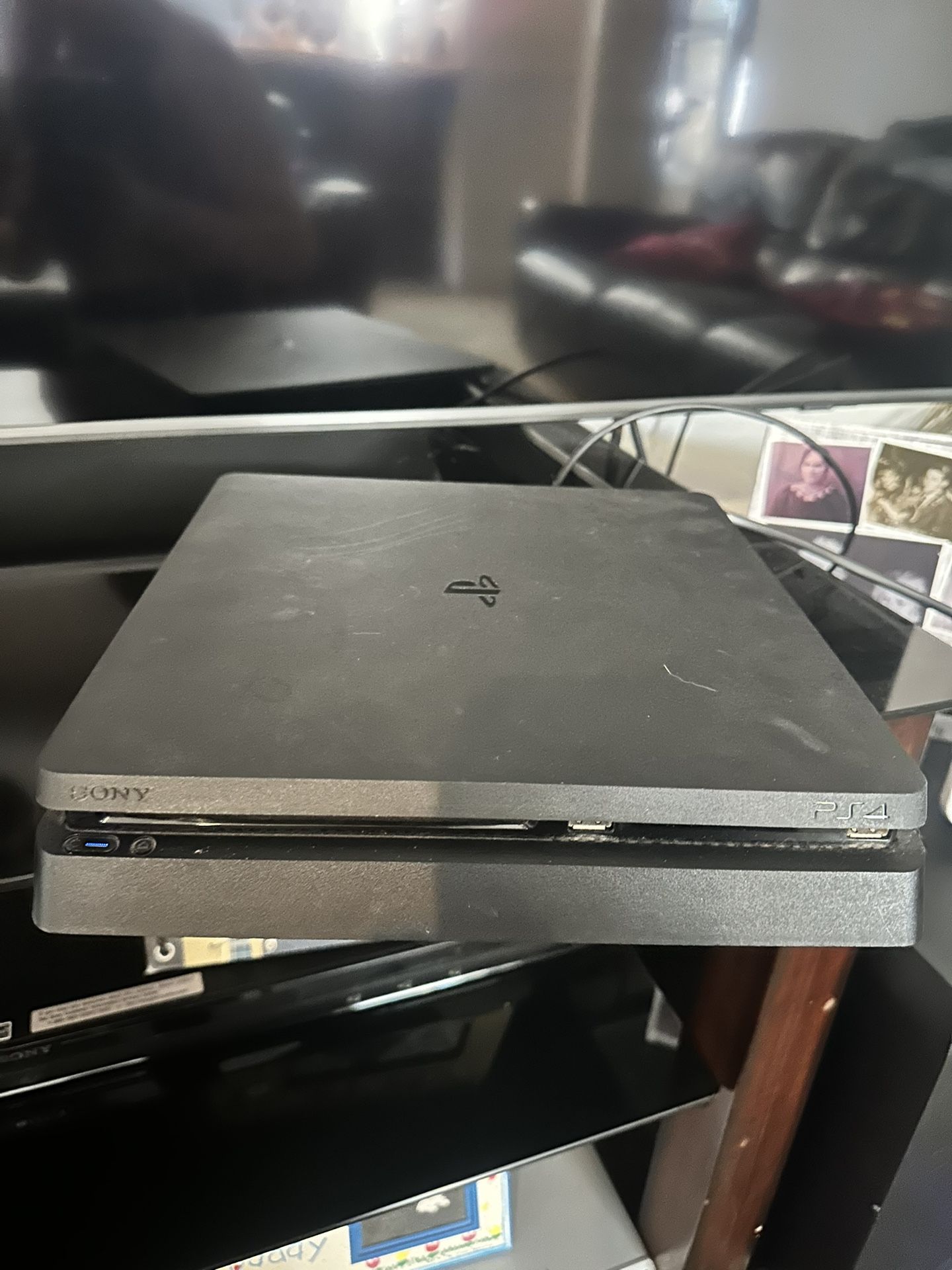 Slim PS4