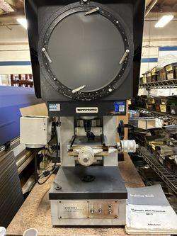 Mitutoyo Profile Projector