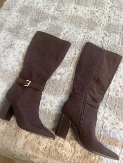 Women’s  Brown Suede Boots