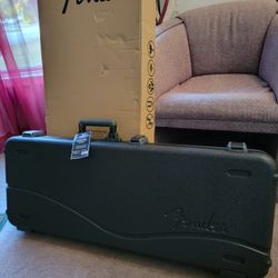 FENDER DELUXE MOLDED STRATOCASTER/TELECASTER ELECTRIC GUITAR CASE (Brand New)
