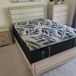 Bedroom Set Queen, Incl Matress