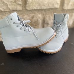 New Wild Diva Boots ( pick up only ) Size 7.5 Women’s $25 FIRM