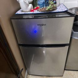 Mini Fridge 