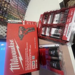 Milwaukee M12 Hex Screwdriver + 4 Batterys + Charger + Contractor Bag + 45pcs Impact Bits