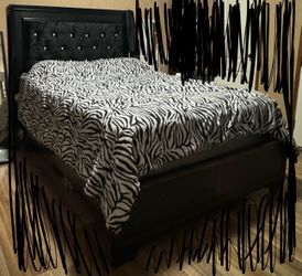 Queen Bed & Table & Washer